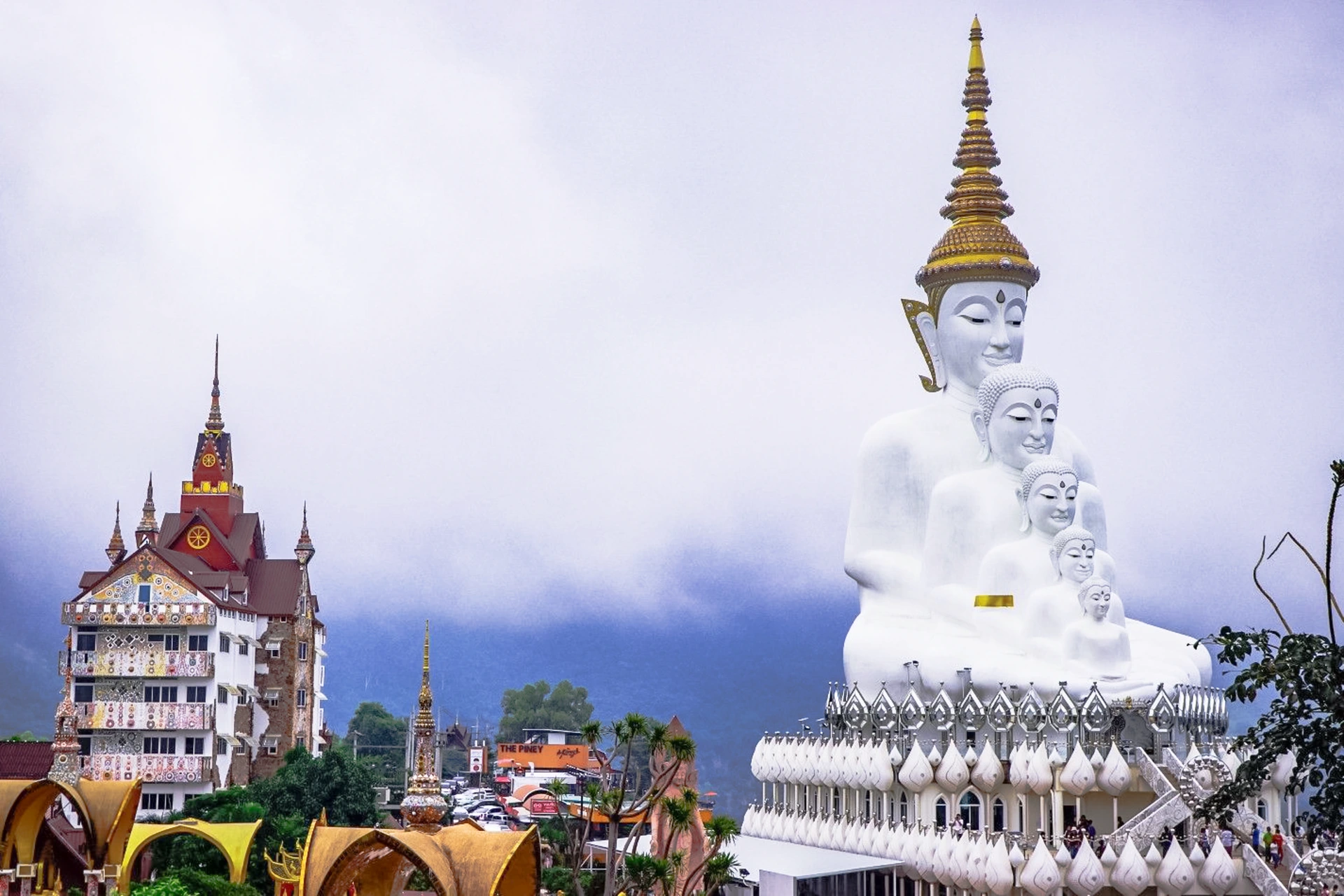 ผาซ่อนแก้ว